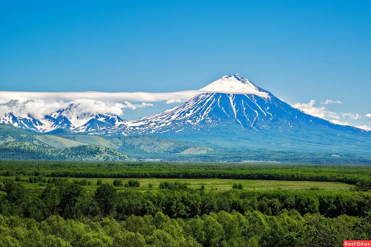 Вилючинский вулкан камчатка. Магадан марчекан. Север камчатки. Камчатка вулкан ключевская сопка. Авачинская сопка петропавловск-камчатский.