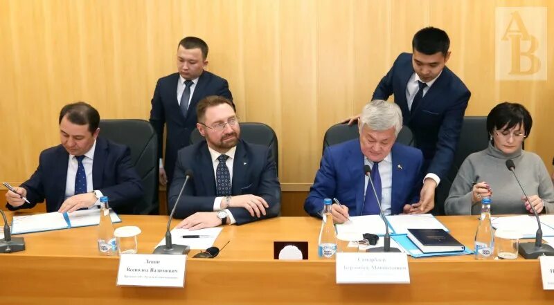 Презентация компании меди. Тоо актюбинская медная компания. Медная компания. Рмк логотип. Русская медная компания лого.