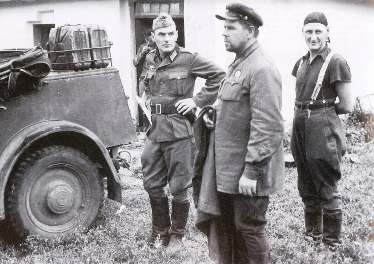 Август 1941. Пленные генералы ркка. командир красной армии перед расстрелом 1941. пленные офицеры ркка 1941.