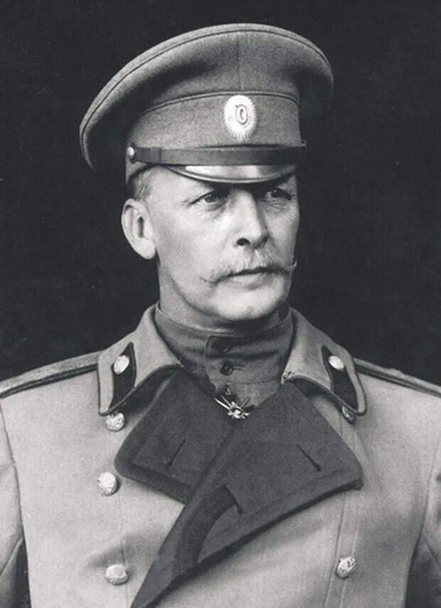 Командир 6 полка