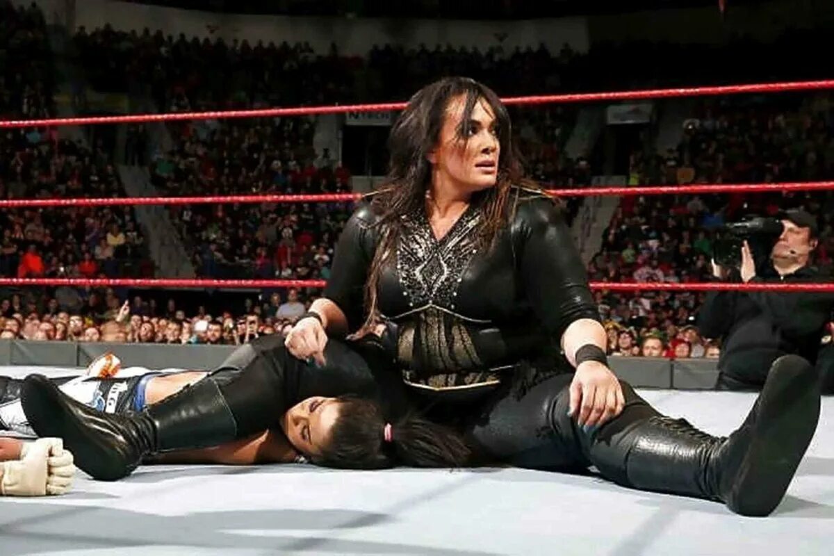 Женщины рестлеры. Ная Джекс WWE. Nia Jax реслинг. Ная Джекс WWE 2020. Ная Джакс WWE вес.