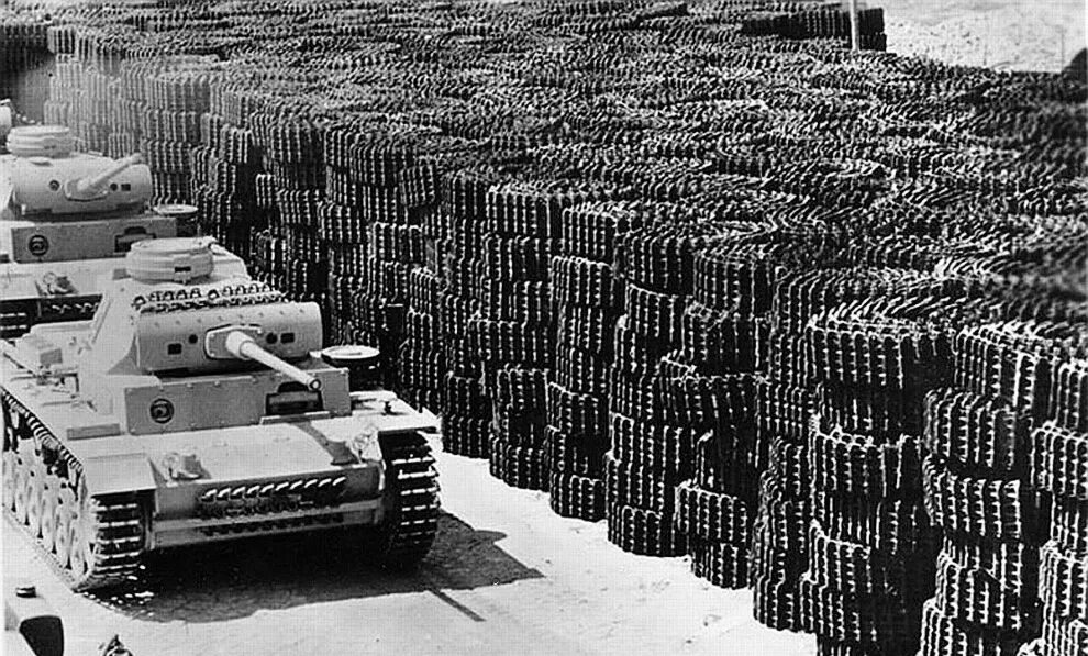 База вторая мировая. Танковый завод 1941 Germany. Танковые заводы Германии второй мировой войны. Завод танков вторая мировая Германия. Завод Хеншель в Германии 1941 года.