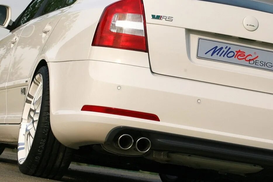 Диффузор octavia. Octavia a5 задний диффузор. диффузор octavia rs a5.