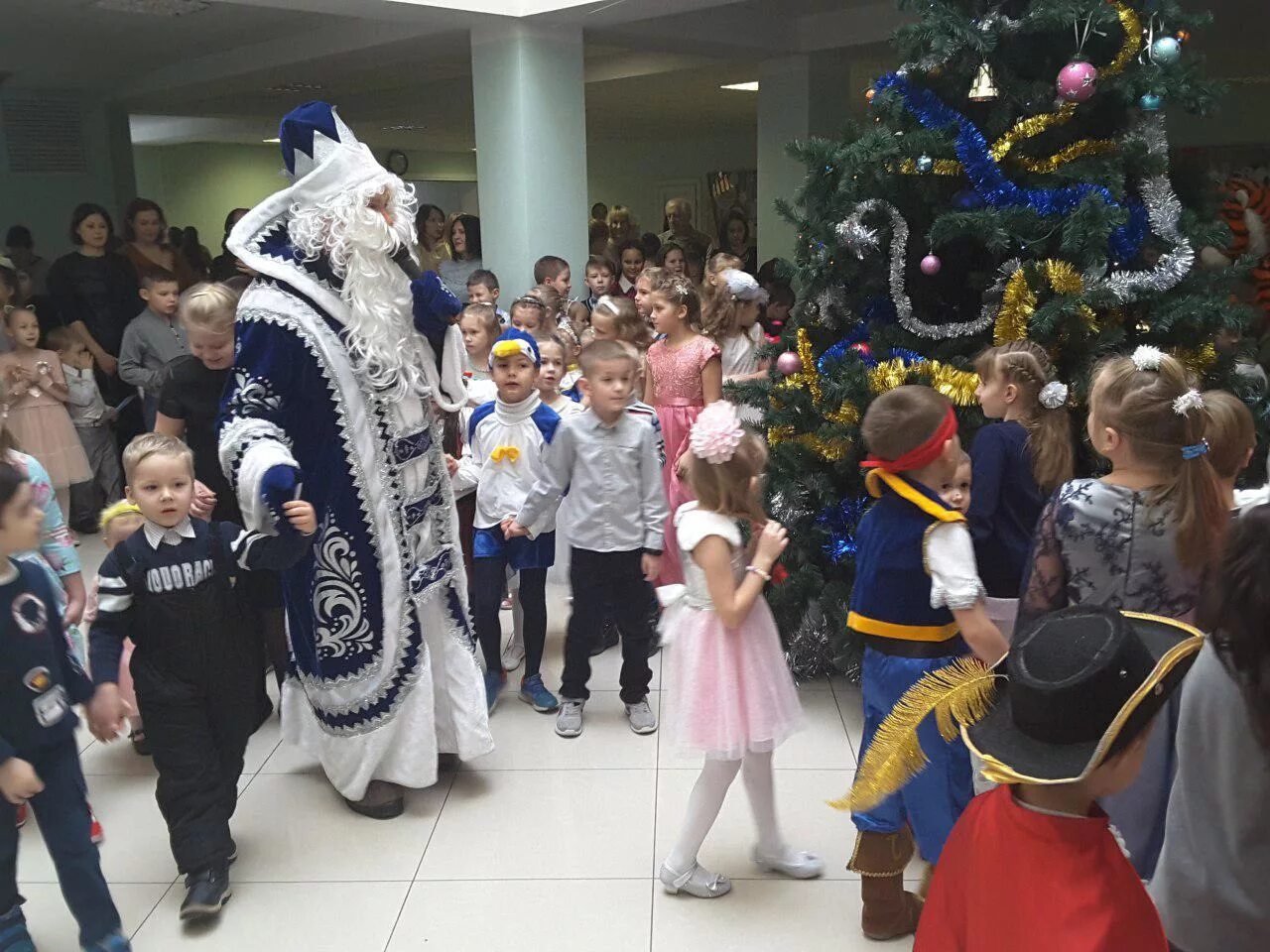 бронницы елка город. елка в рассказово 2022. город верея масленица 2021. елка на бронницкой. терем деда мороза в измайлово.