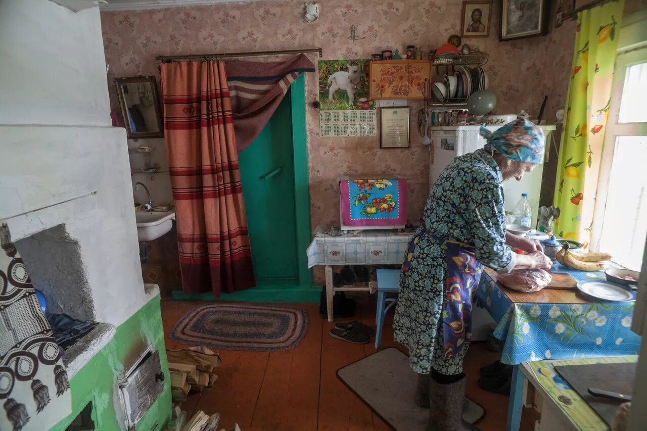 Деревенский Советский интерьер. Домик в деревне внутри. Бабушкин дом в деревне внутри. Домик в деревне бабушка.