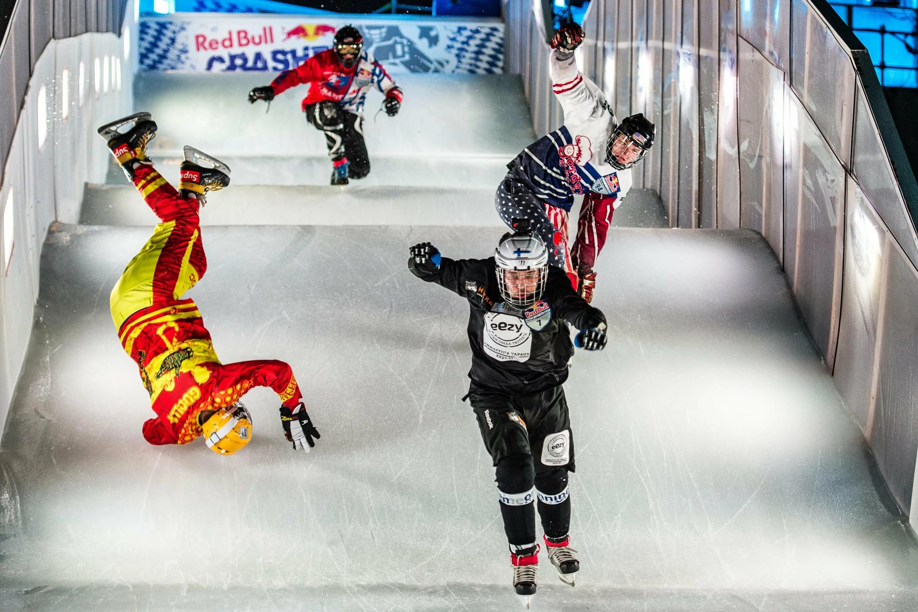 Айс кросс. Red bull Ice Cross. Айс кросс даунхилл. Red bull crashed Ice. Скоростной спуск ред Булл.