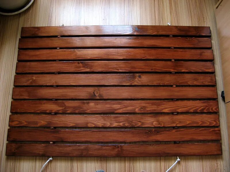 деревянный поддон для душевой кабины. деревянный поддон для душа своими руками. поддон для летнего душа для дачи. деревянный поддон для душа своими руками. душевой поддон в деревянном доме.