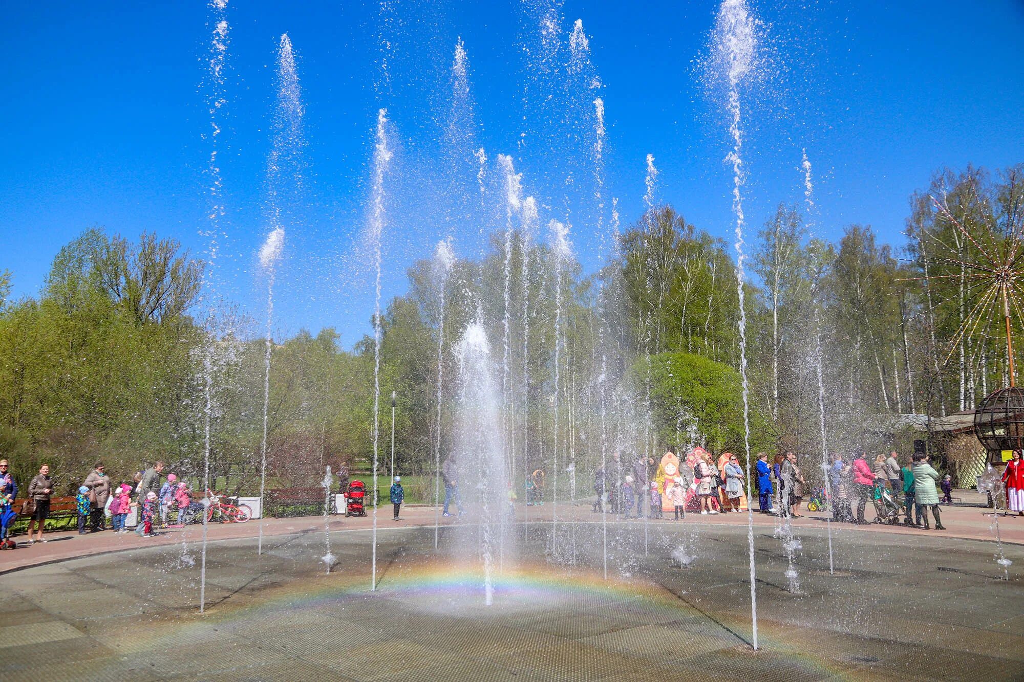 Парк культуры 1 мая. Парк Мытищи фонтан. Мытищи фонтан в парке. Центральный парк Мытищи.