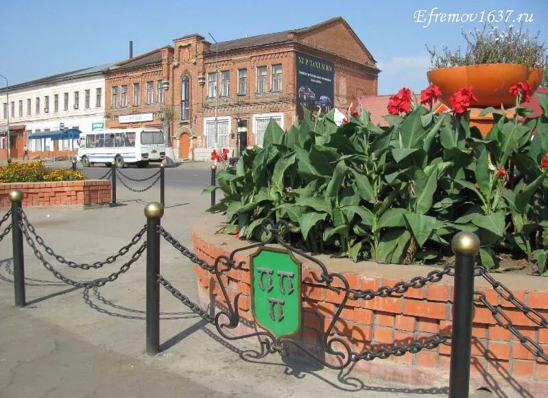 Сайт ефремова тульской. Площадь города Ефремов Тульской области. Сквер город Ефремов. Ефремов город 1637. Город Ефремов 2000 года.