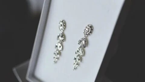 Какие серьги подарить