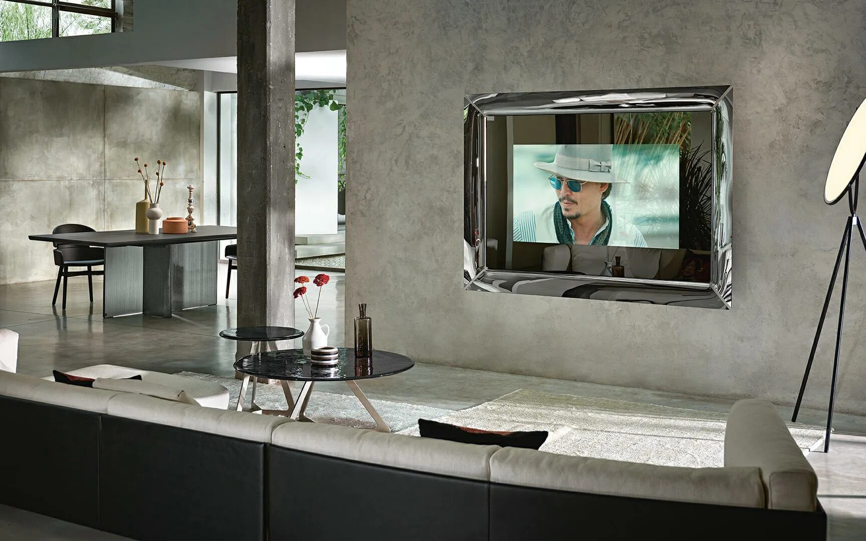 Как проверить зеркало в отеле. Fiam зеркала. Зеркало Fiam Caadre designe Philippe Starck. Телевизор в зеркале. Телевизор за зеркалом.
