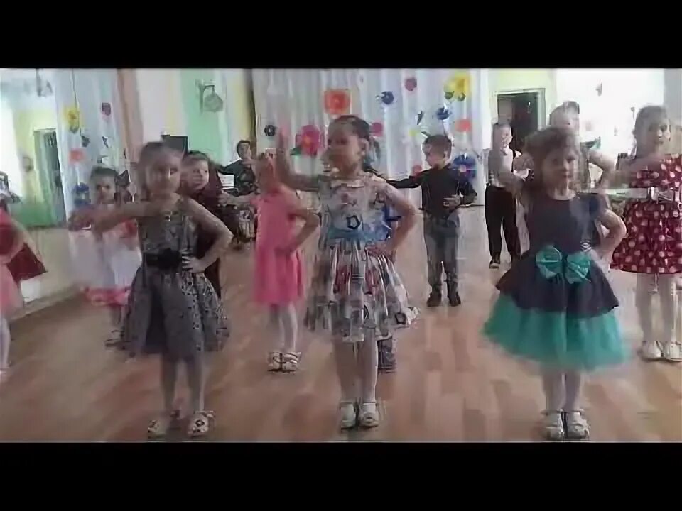 Детки конфетки танец с движениями. Танец ускорялка для детей. танец стюардессы в детском саду подготовительная группа. музыкальная хороводная весенняя игра в 2 младшей группе. марианна евтодьева.