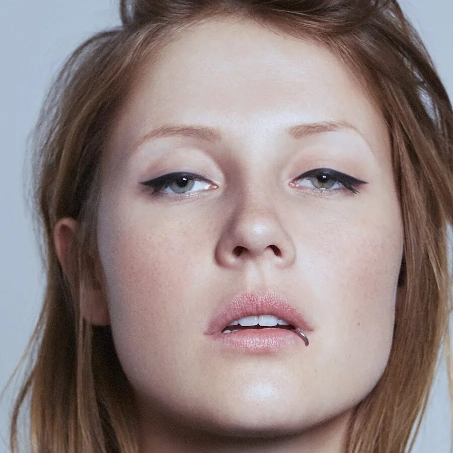 Charlotte de witte age. Enrico sangiuliano charlotte de witte. charlotte de witte age of love. charlotte de witte муж.