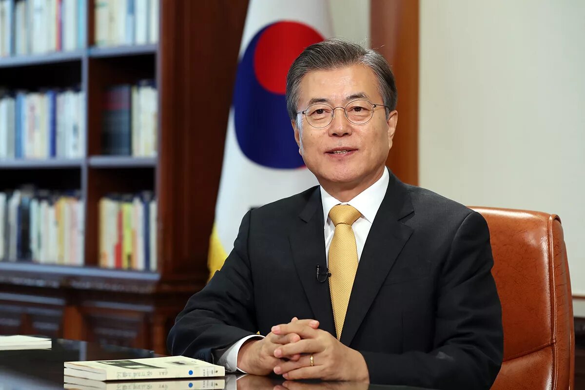 Как зовут президента северной. Мун Чжэ. Глава Южной Кореи.