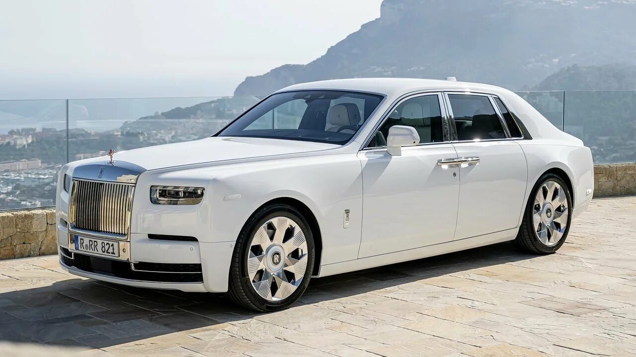 Two rolls. Rolls Royce Phantom 2023. Rolls Royce Phantom 2022. Rolls Royce Phantom 2022 Series 2. 2023 Rolls-Royce Phantom Series II.