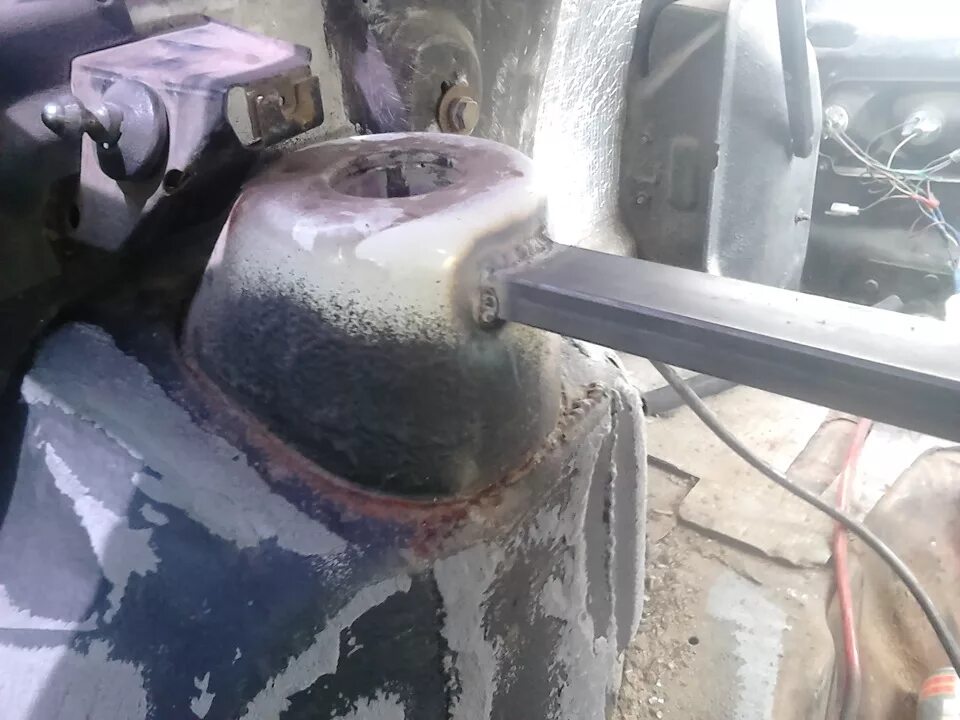 Вырвало заднюю стойку