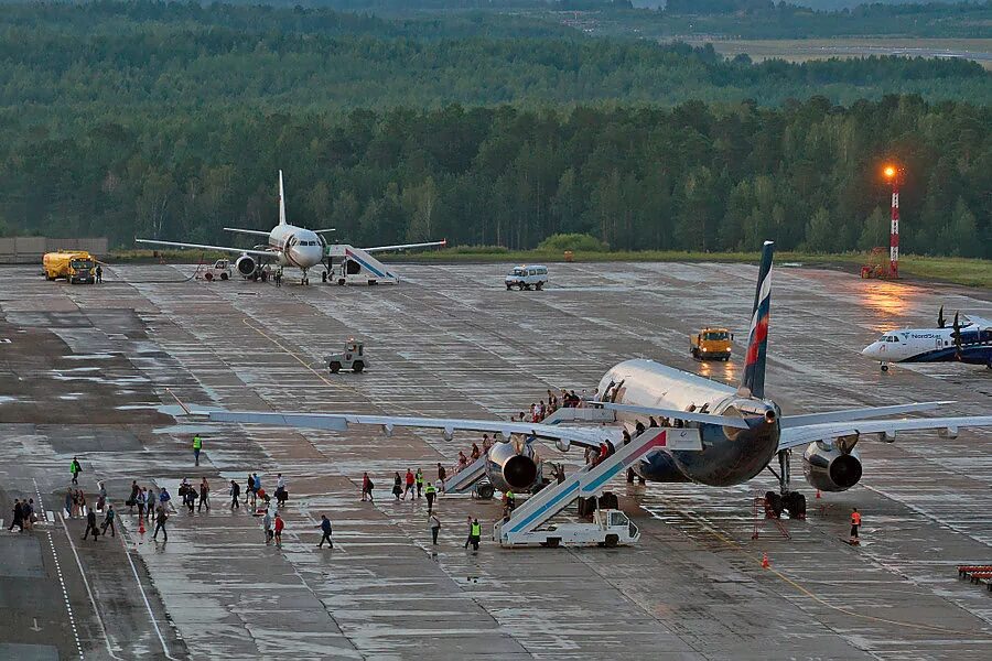 Аэропорт красноярск край. Аэропорт Емельяново Красноярск. Аэродром Красноярск Емельяново. Емельянова аэропорт Красноярск. Аэропорты Красноярского края.