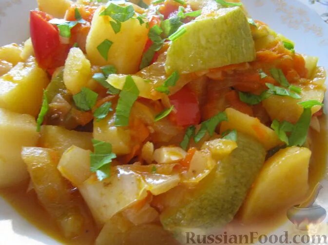 Овощи на сковороде. Овощное рагу с курицей и кабачками. Овощное рагу мишлен. Рагу в кастрюле из картошки с мясом. Овощное рагу с кабачками картошкой свининой.