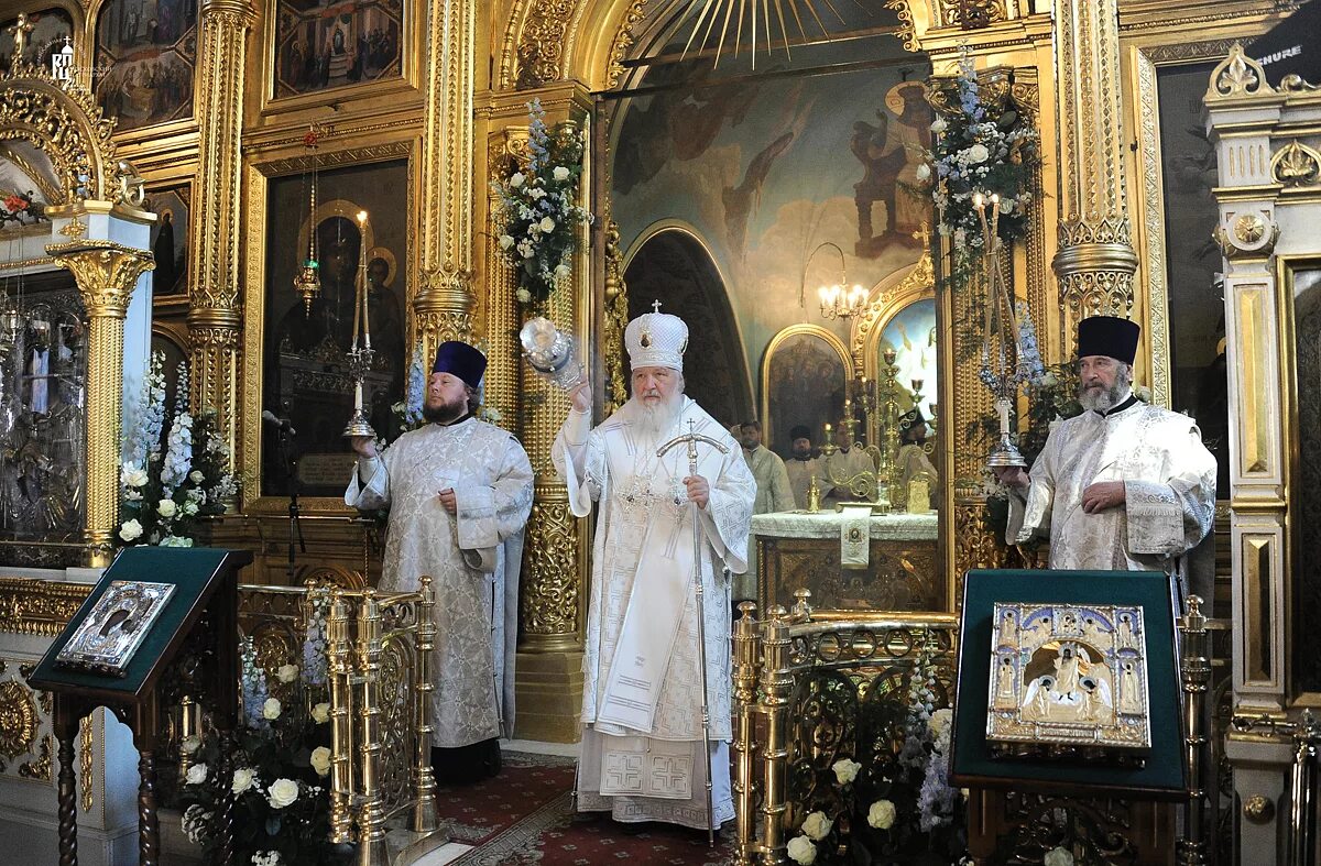 Каждое воскресенье в церкви. Храм Воскресения Словущего на Успенском Вражке. Иконы храма Воскресения Словущего на Успенском Вражке. Митрополит Питирим Нечаев храм Воскресения Словущего. Храм Воскресения Словущего на Успенском Вражке внутри.