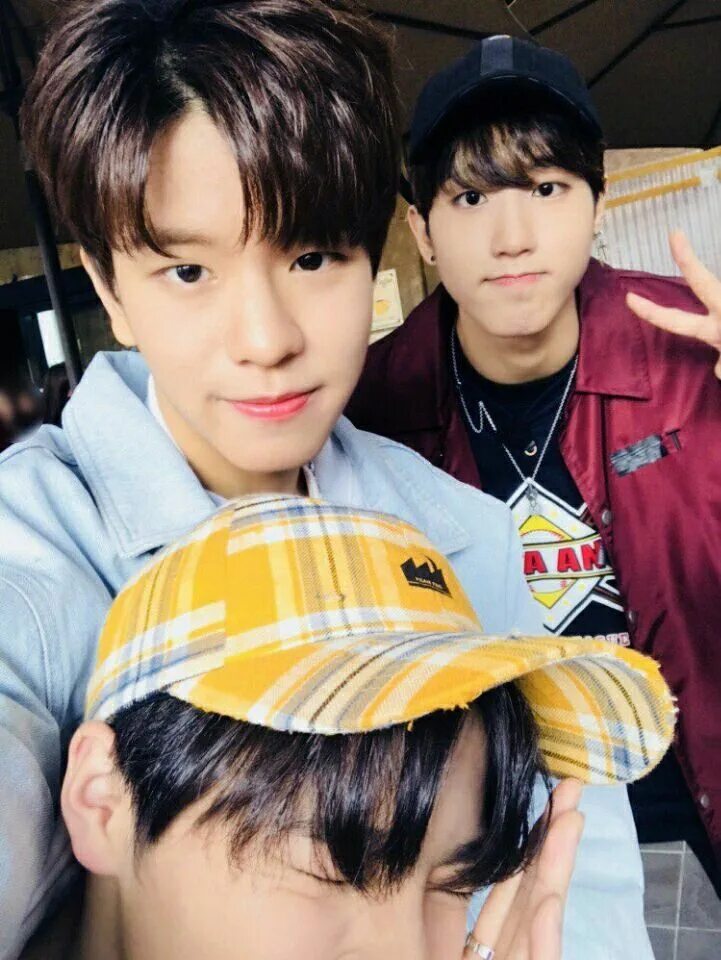 Чанбин и джисон. Сынмин и хенджин. Сынмин и хан. Сынмин и хан. Stray kids сынмин и вонпиль.