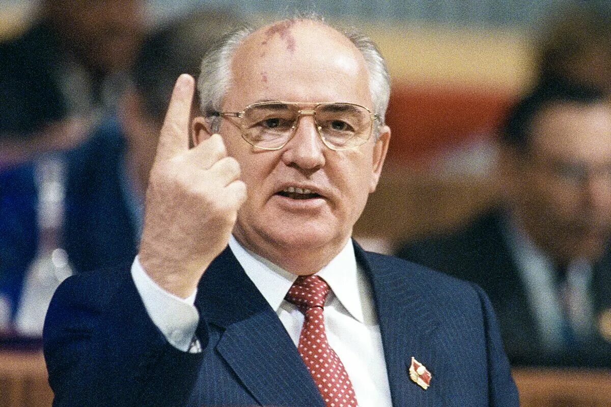 Михаил Горбачев на выборах президента России в 1996 году. Зачем он баллотировалс