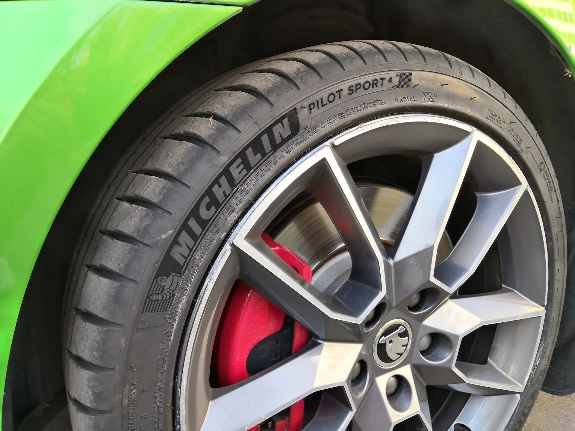 Купить резину на октавию. 225 40 R18 Octavia. Michelin Pilot Sport ps4 225/40 r18.