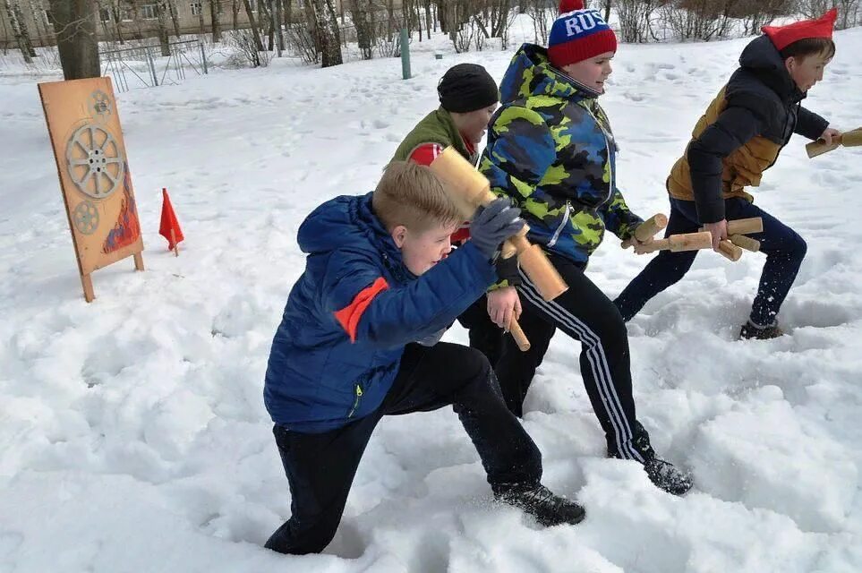 Зарница 23 февраля на улице. Зарница полоса препятствий. Зимняя Зарница. Зимняя Зарница в детском саду. Зимние эстафеты для детей на улице.