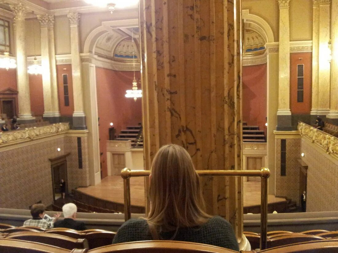 пустой зал кинотеатра. национальный театр греции. самые лучшие места на стадионе. театр раймунд театр в вене. театр театр амфитеатр.