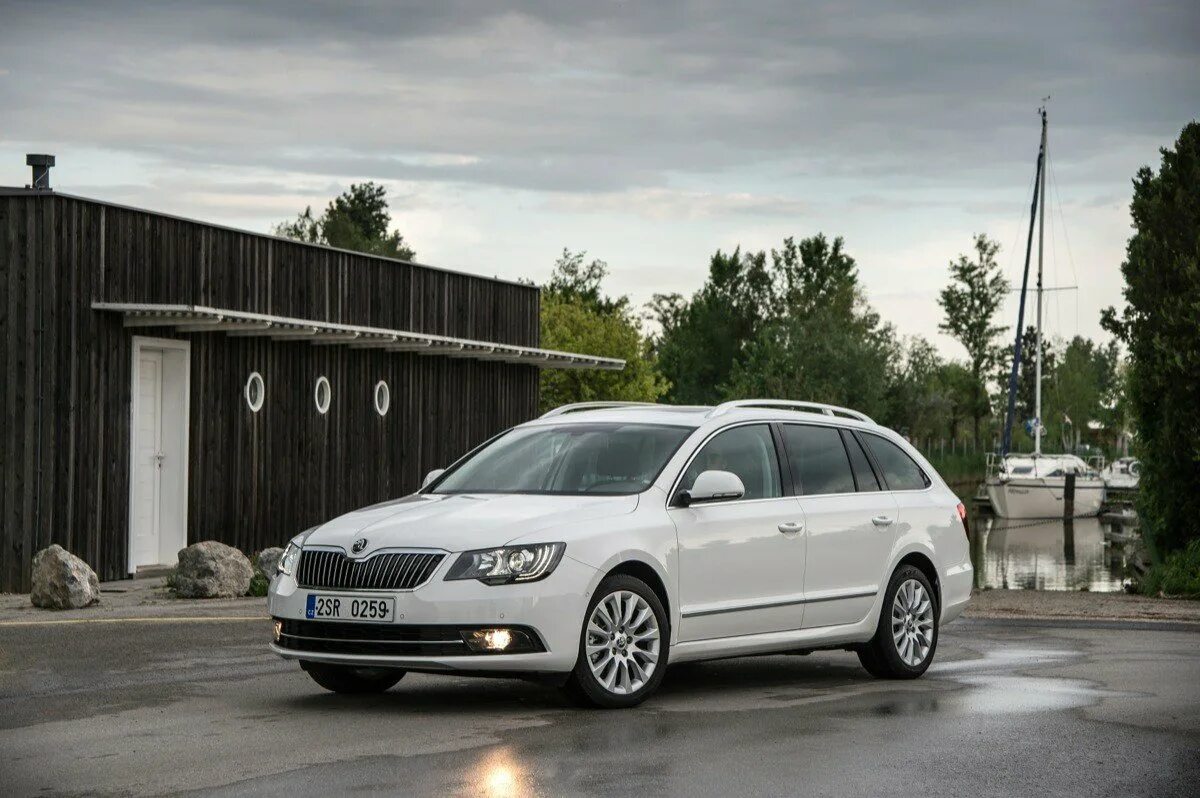 Объем шкода суперб. Skoda superb 2013 универсал. шкода суперб 2014 комби. шкода суперб универсал 2013. skoda octavia superb универсал.
