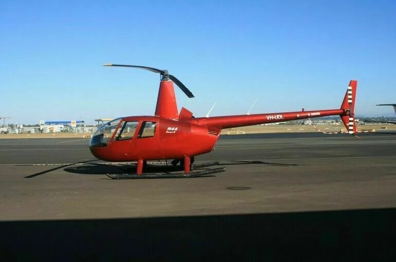 Вертолет robinson r44. Р робинсон. Вертолет робинсон р 44. Вертолёт робинсон 44. Робинсон 44.