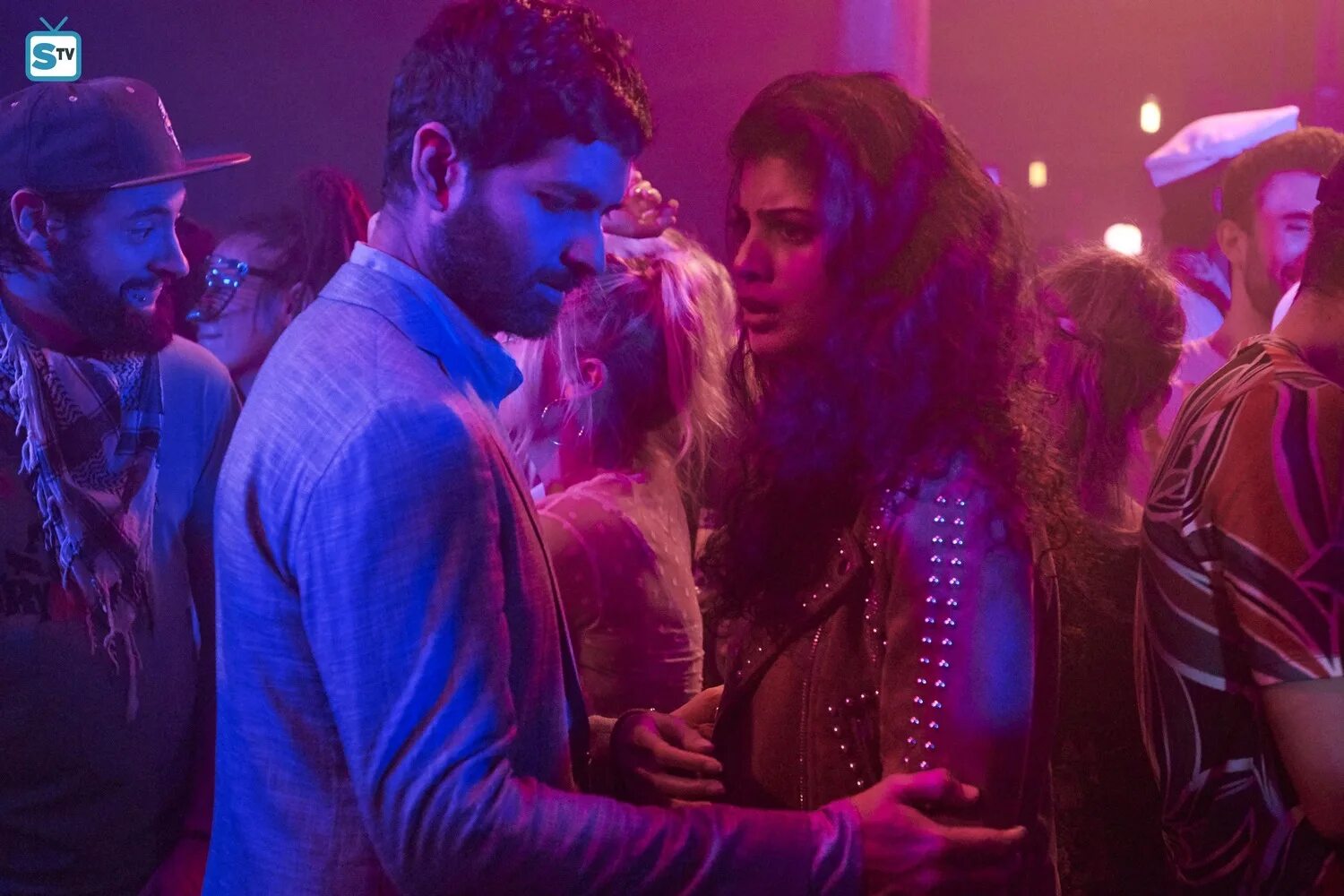 Tina Desai восьмое чувство. Sense8 Райли. Пураб Кохли.