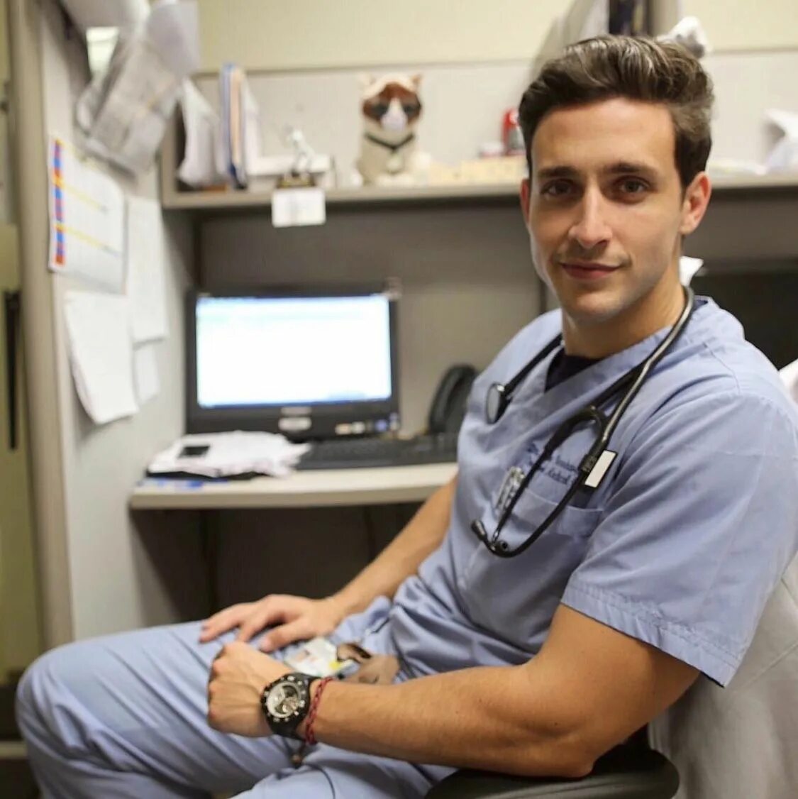 Real doctors. Mike Varshavski. Doctor Mike Varshavski Инстаграмм. Красивый врач. Красивые мужчины медики.