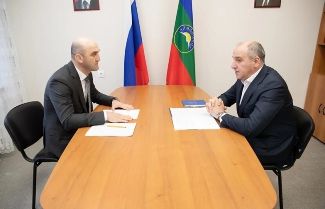 михаил глава района кчр. глава малокарачаевского района. глава карачаево-черкесской республики. рашид темрезов. рашид бориспиевич темрезов.