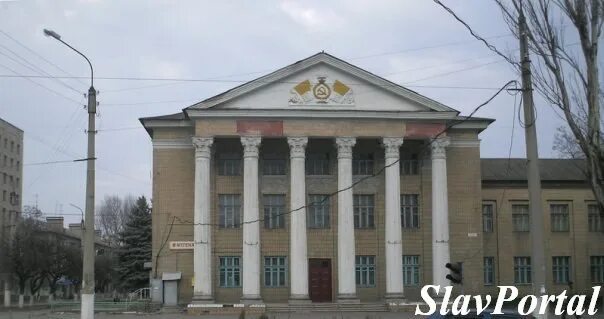 Медколледж в славянск на кубани краснодарский край. Славянский железнодорожный техникум. Общежитие энергетического техникума. Гбпоу новоаннинский сельскохозяйственный колледж. Славянский колледж национального авиационного университета фото.