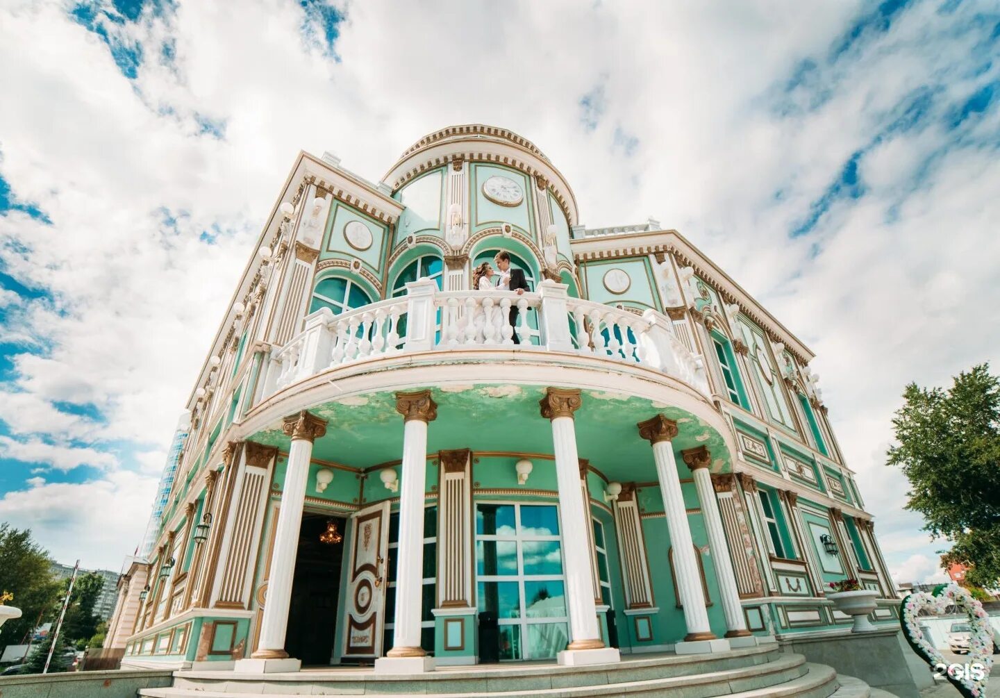 Банкетный зал эрмитаж. Пехотинцев 25. Пехотинцев 25. Банкетный зал эрмитаж дербент. Пехотинцев 25 ресторан эрмитаж.