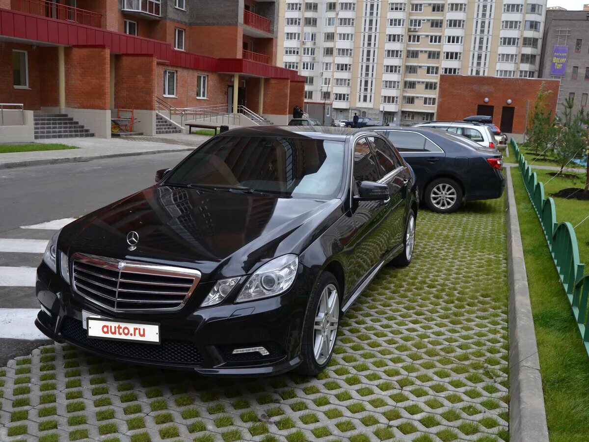 Е класс 2012 года. Мерседес Бенц е 212 черный. Mercedes-Benz w212 черная. Мерседес Бенц е200 черный. Мерседес Бенц е200 w212.