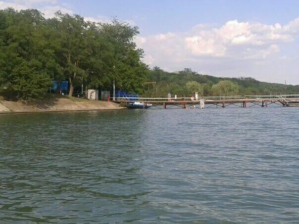 Новотроицкое водохранилище ставропольский. База бодрость новотроицкое. Металлист новотроицкое водохранилище. Новотроицкое водохранилище дорожник база. Ставрополь новотроицкое водохранилище.