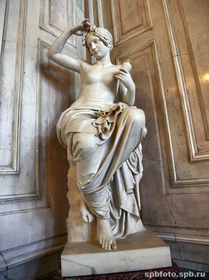 Богиня эрмитаж. Богиня эрмитаж. Бюсты в эрмитаже. Музы театра мельпомена и талия. Афродита эрмитаж.