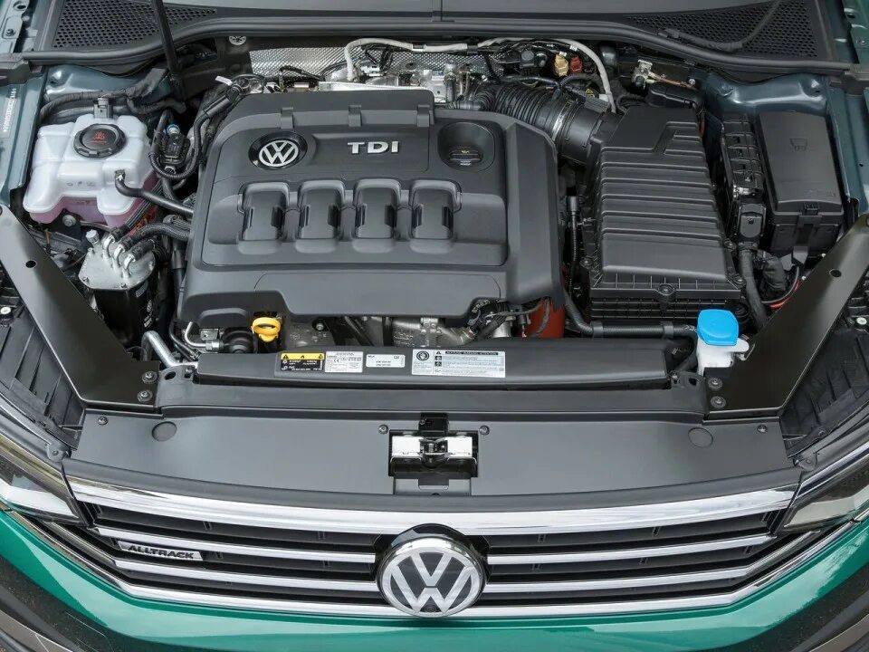 Пассат б8 какие двигатели. Пассат б8 моторный отсек. моторный отсек tdi 2.0 passat b8. volkswagen passat b7 подкапотное. моторный отсек vw passat b6 tdi.