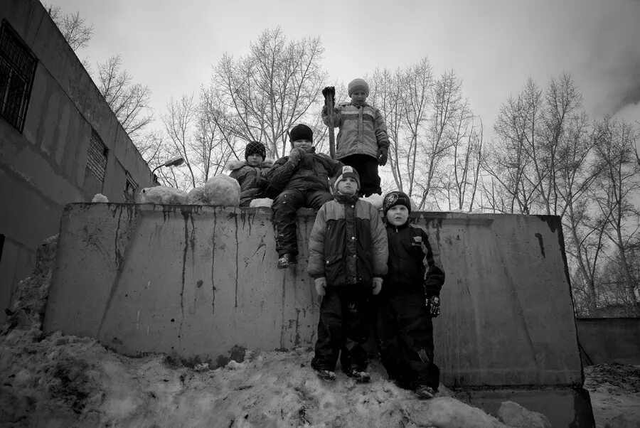 пацаны со двора 2018. дворовый гитарист. дима дворовой. с новым годом пацаны со двора. песня пацаны со двора.