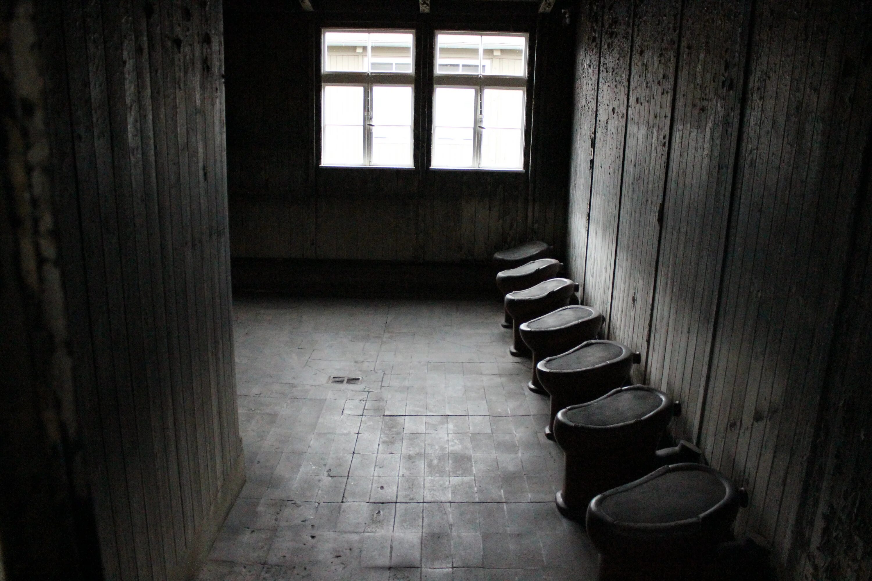 Зона колония. Prison yard. Prison camp. Лагерь 22 (camp 22), северная корея. Берлин марцан концлагерь.