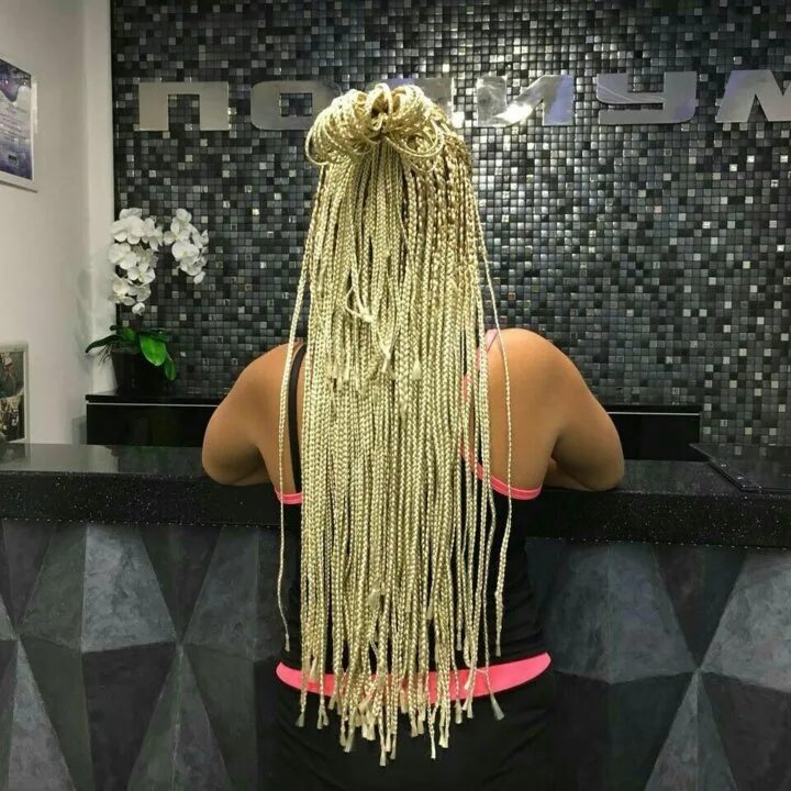 Зизи напиток. Африканские косички зизи. зизи косы hairshop. зизи косички хаиршоп. зизи косички желтые.