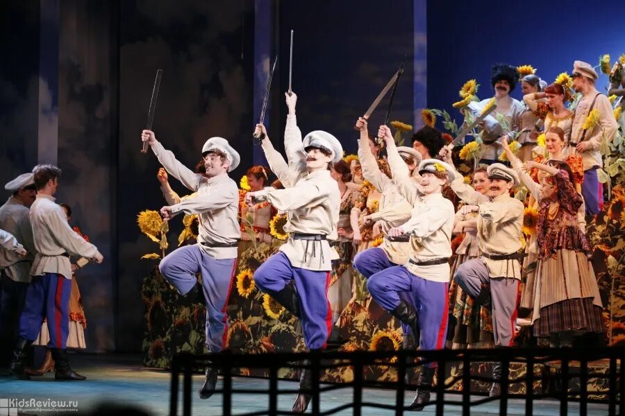 Актеры театра музкомедии барнаул. Театр музыкальной комедии санкт-петербург. Сильва спектакль. Спектакли театра музыкальной комедии. Корневильские колокола оперетта автор.