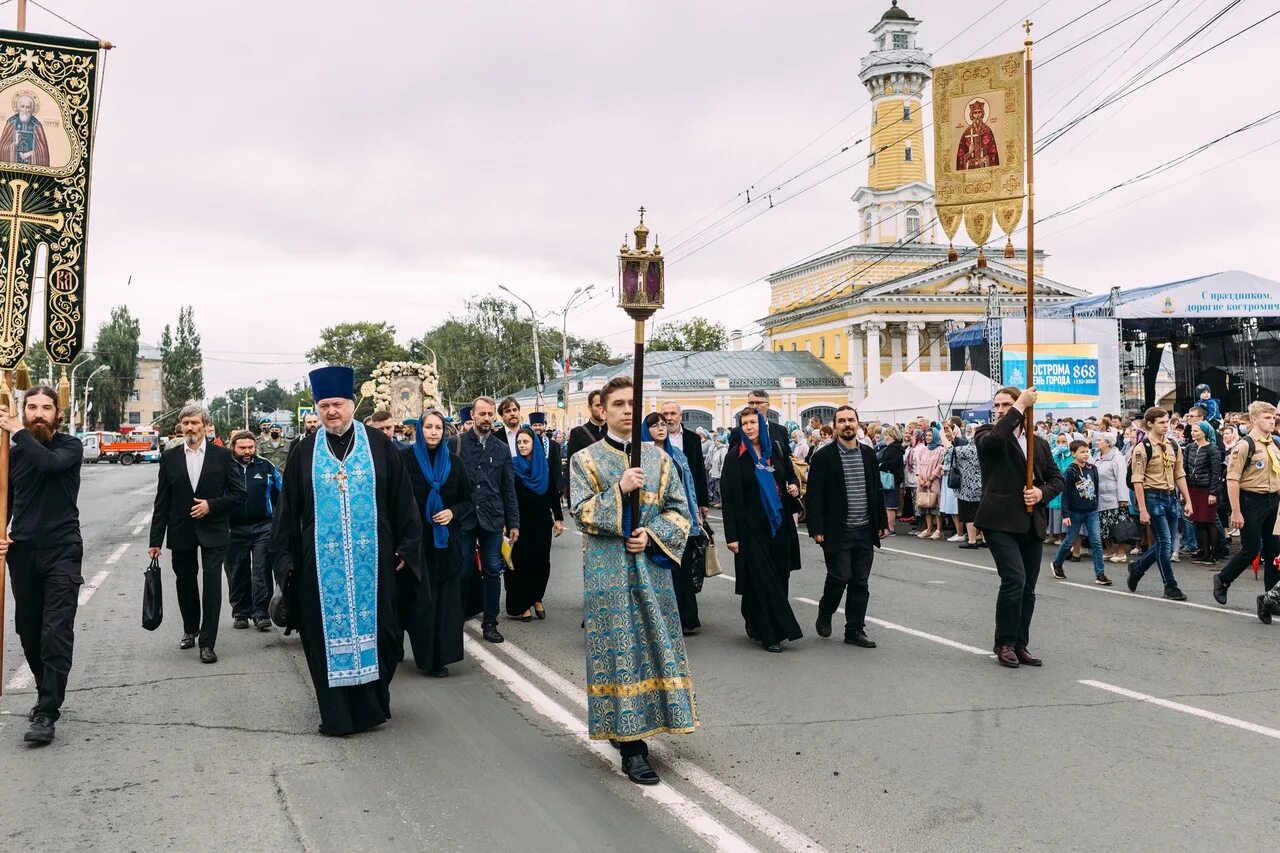 Крестный ход с плащаницей. Крестный ход в костроме 29 августа. Царский крестный ход. Крестный ход 1209. Крестный ход в костроме 29 августа.