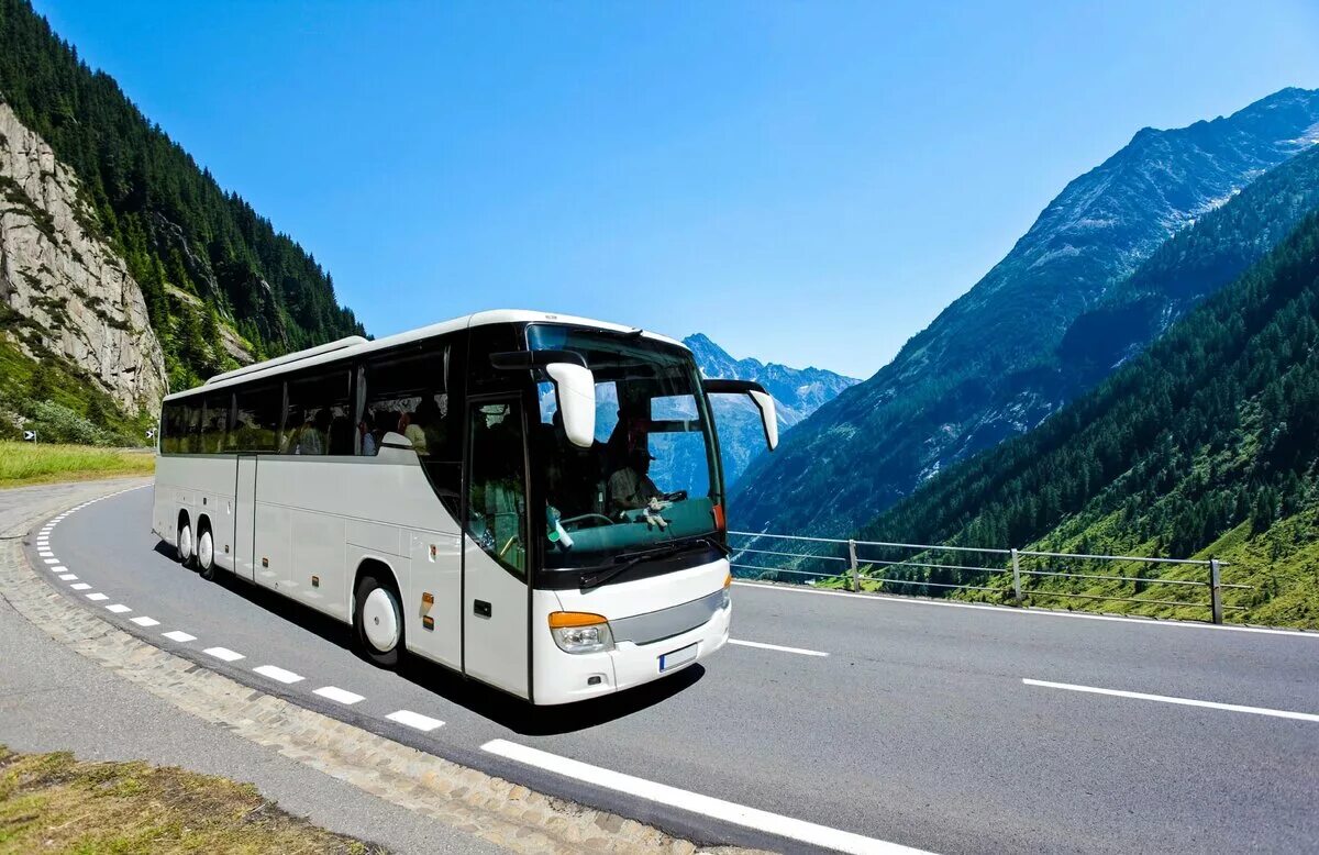Северная гора автобусы. Volvo bus 2025. volvo 9900 bus 2025. экскурсионный автобус higer. автобус в горах.