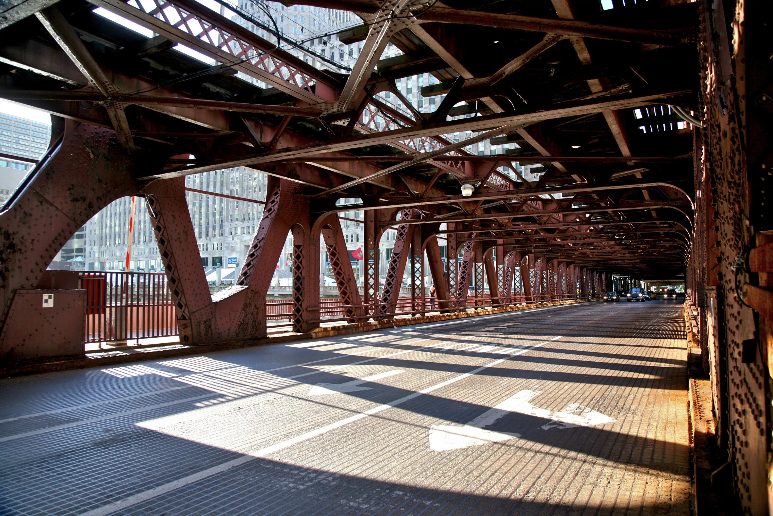 Мет город. Roosevelt Road Bridge. Чикаго. Иллинойс.. Под мостом. Город под мостом. Здание мост.