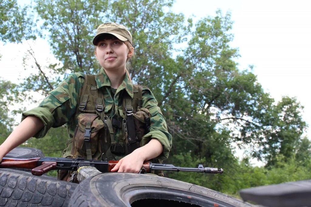 Красивые женщины донбасса. Евгения карлова ополченка. Эгамбердиева (максименко) лилия васильевна. Ополченка. Ополченка надежда.