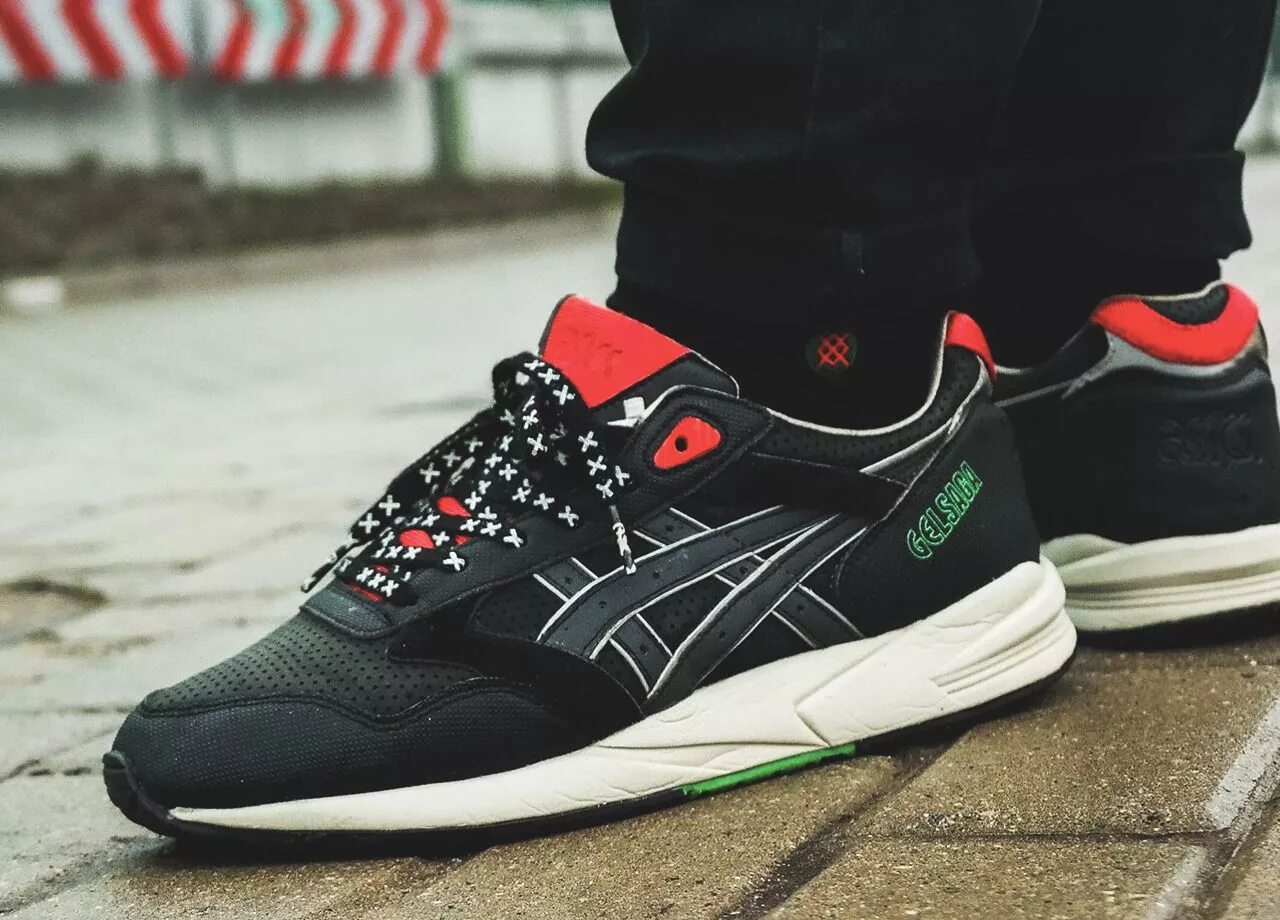 Кроссовки ASICS Tiger Gel-Saga. Gel saga