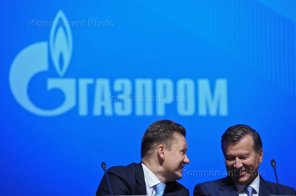 Акционеры газпрома. Программа реестр акционеров. Акционеры газпрома. Слепаков камеди клаб. Акционер газпрома песня.