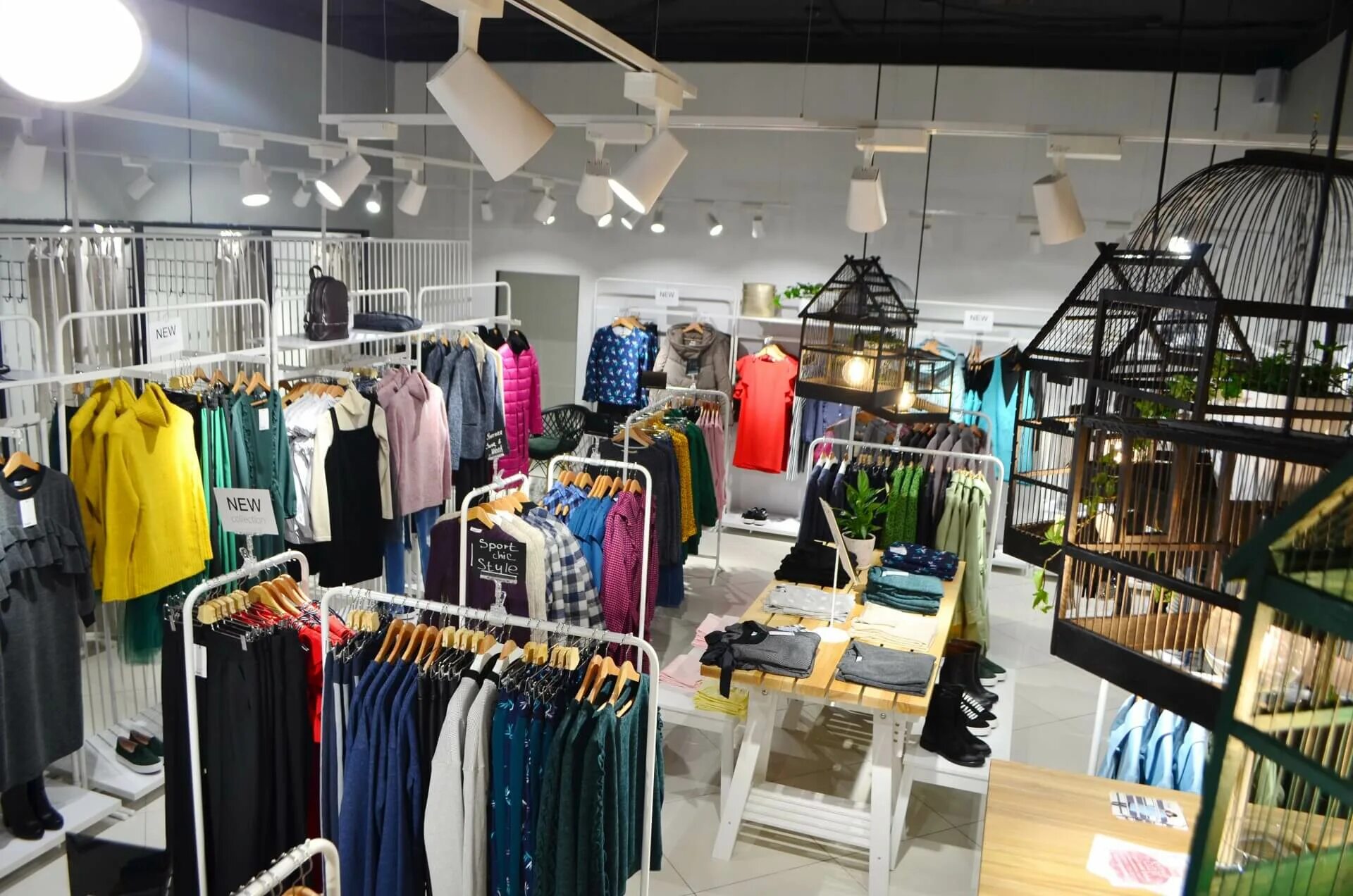люксовая одежда. красивая планировка магазинов одежды. собственный магазин. собственный магазин. красивый магазин.